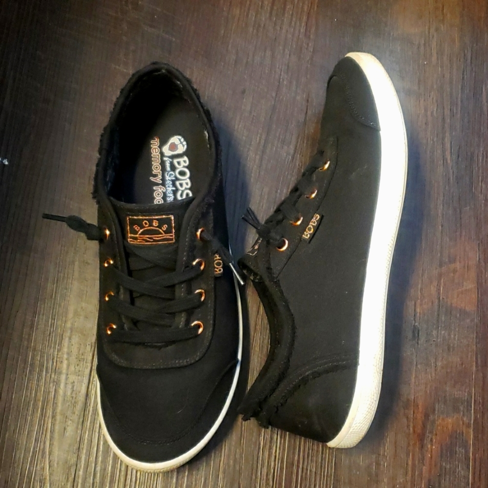 Black and gold Bobs memory foam skechers, never worn, size 7.5
